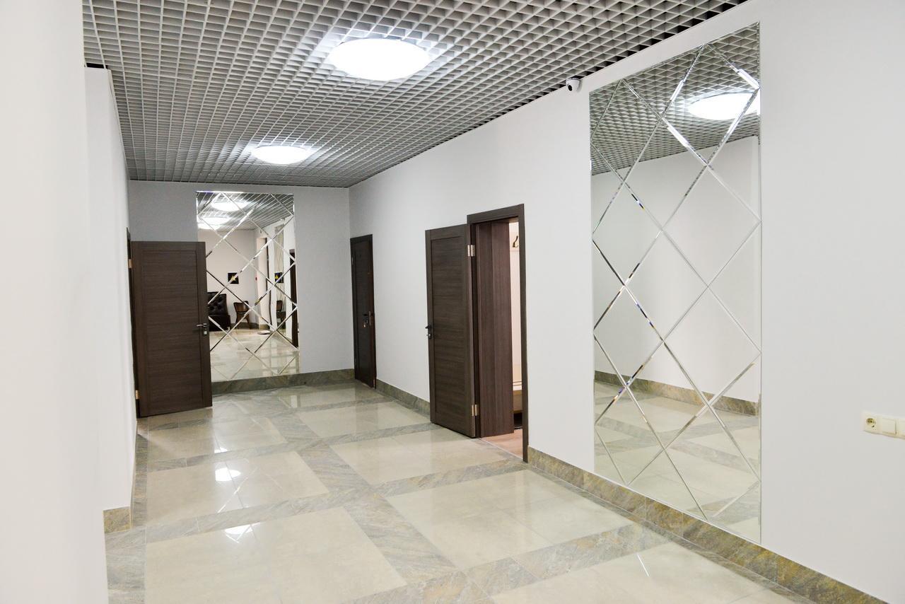 Grad Hotel Ashmyany ภายนอก รูปภาพ