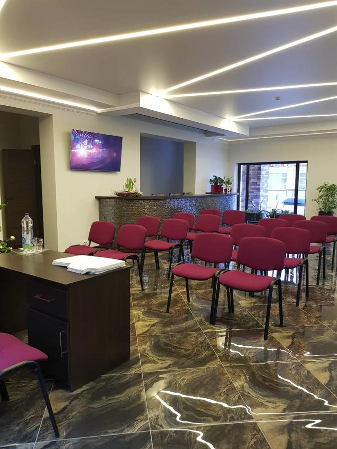 Grad Hotel Ashmyany ภายนอก รูปภาพ